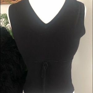 🌟🌟 3/$20 HOT DEAL: Sleeveless V-Neck Top